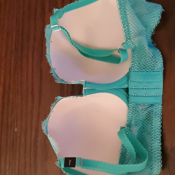 VS non pushup bra - Picture 3 of 5
